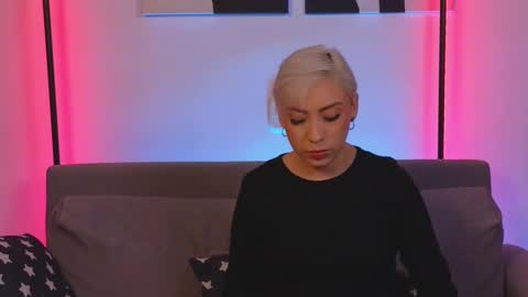 Violet online show from February 19, 2025, 1:18 am