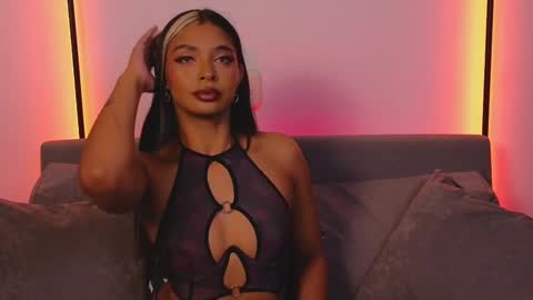 Violet online show from March 11, 2025, 1:26 am