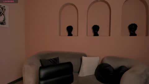 Violett  online show from April 22, 2026, 9:11 am