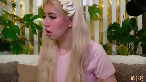 Snapshot of violetttttacb chatting on March 13, 2026, 9:21 pm Violetta online show from March 13, 2026, 9:21 pm