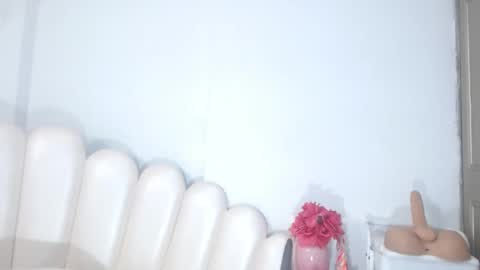 violetxia_ online show from May 13, 2026, 6:33 am