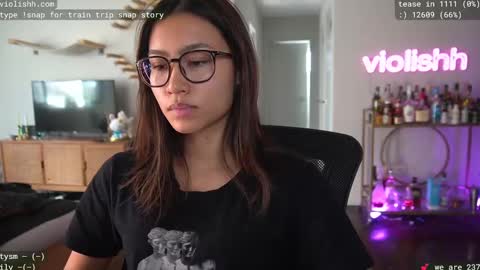 follow me on twitter violishh and ig violishh  online show from February 28, 2025, 9:23 pm