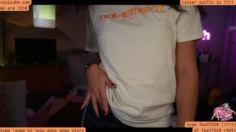 follow me on twitter violishh and ig violishh  online show from November 14, 2025, 1:04 am