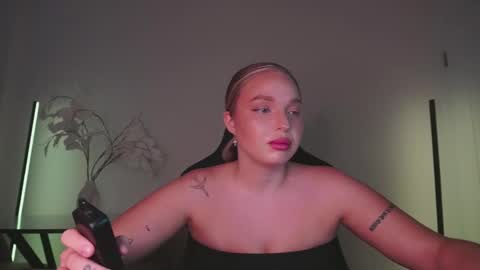 Violla online show from September 23, 2025, 4:48 am