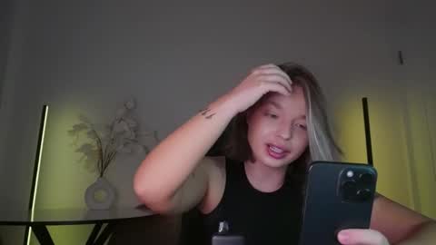 Violla online show from October 6, 2025, 9:07 am