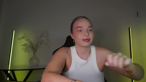 Violla online show from October 19, 2025, 7:31 am