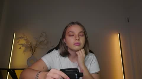 Violla online show from November 22, 2025, 7:07 am