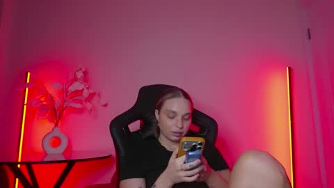 Violla online show from December 14, 2025, 1:49 pm