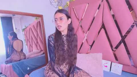 Violetta online show from September 12, 2025, 7:03 pm