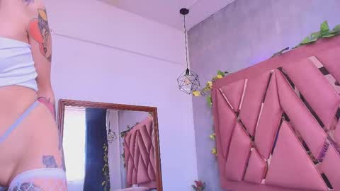 Violetta online show from September 22, 2025, 6:54 pm