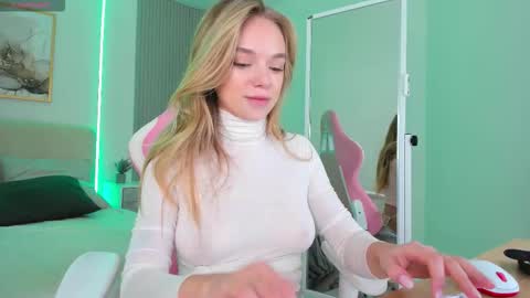 Chloe online show from November 23, 2025, 3:28 am