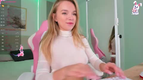 Chloe online show from November 24, 2025, 3:50 am