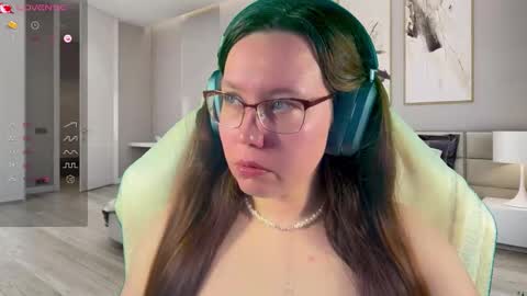 Victoria Romans online show from October 19, 2025, 2:18 pm