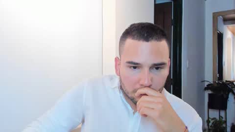 Vito Ferrer online show from February 19, 2025, 1:18 am