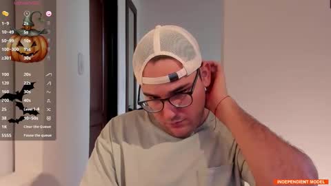 Vito Ferrer online show from October 10, 2025, 9:58 pm