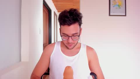 Vito Ferrer online show from October 17, 2025, 3:58 pm