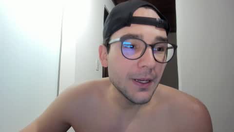 Vito Ferrer online show from April 22, 2026, 1:08 am