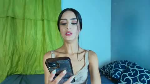 vitoriia_ online show from June 18, 2026, 4:46 am