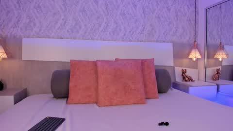 Vttoria online show from April 13, 2026, 3:06 pm