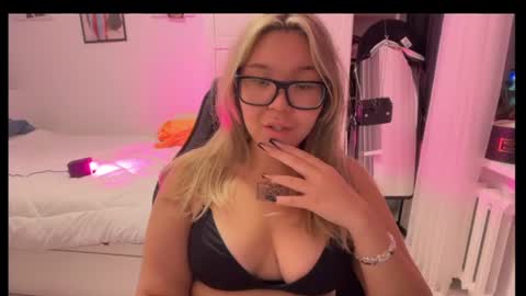 Snapshot of viva_lovee chatting on July 7, 2026, 3:49 pm viva_lovee online show from July 7, 2026, 3:49 pm