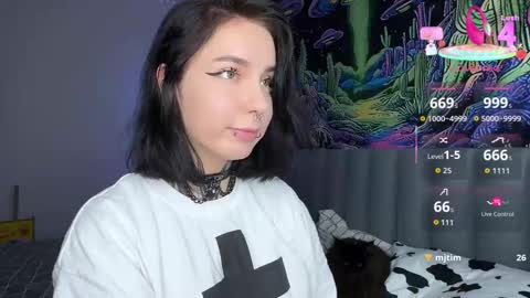 Vivi   online show from October 3, 2025, 12:46 pm