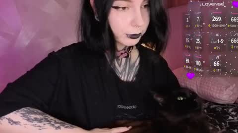 Snapshot of vivi__squirrel chatting on May 29, 2026, 8:34 am Vivi online show from May 29, 2026, 8:34 am