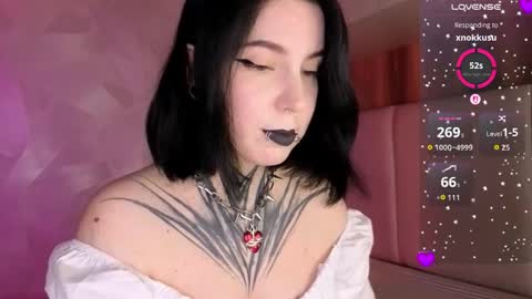 Snapshot of vivi__squirrel chatting on June 3, 2026, 6:13 pm Vivi online show from June 3, 2026, 6:13 pm
