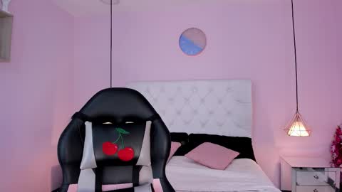 Vivi online show from November 13, 2025, 3:27 am