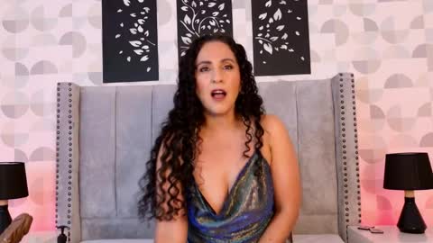 VIVIANA DOMINGUEZ online show from April 20, 2026, 6:53 pm