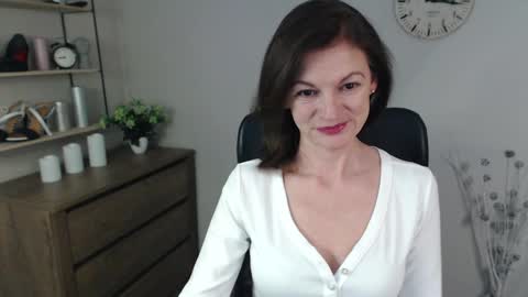 Vivian online show from December 12, 2024, 5:52 am