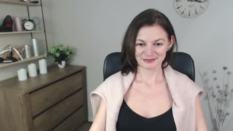 Vivian online show from December 13, 2024, 1:12 pm