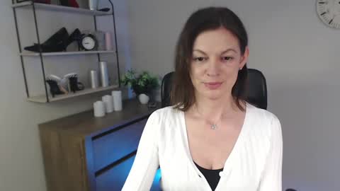 Vivian online show from February 25, 2025, 7:52 am