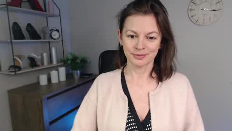 Vivian online show from March 6, 2025, 9:47 am