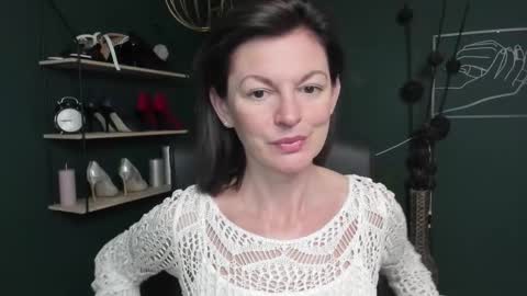 Vivian online show from September 25, 2025, 8:29 am