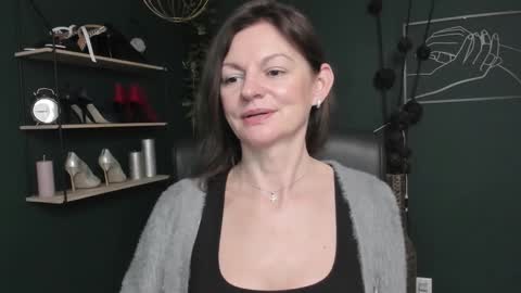 Vivian online show from October 16, 2025, 6:25 am