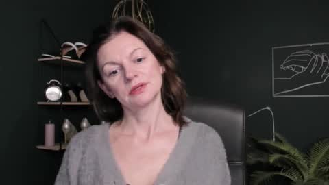 Vivian online show from October 24, 2025, 6:43 am