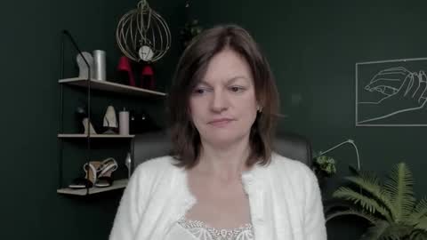 Vivian online show from November 26, 2025, 8:04 am