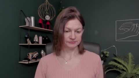 Vivian online show from December 2, 2025, 6:41 am