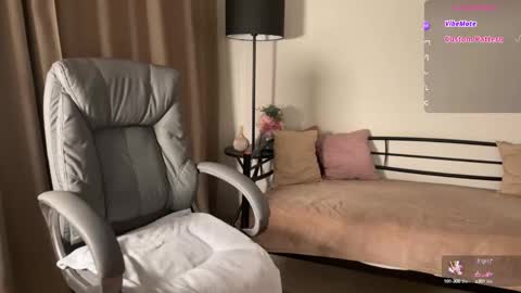 Snapshot of vivian_evans_ chatting on October 15, 2025, 2:44 am Vivian Evans online show from October 15, 2025, 2:44 am