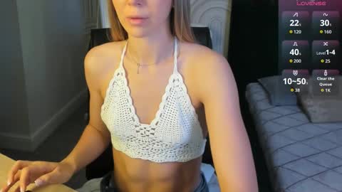 Snapshot of vivian_evans_ chatting on January 12, 2026, 1:00 am Vivian Evans online show from January 12, 2026, 1:00 am