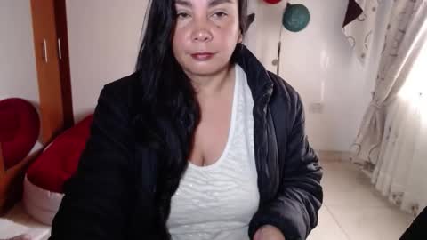vivian_milf_paint online show from November 19, 2025, 12:27 pm