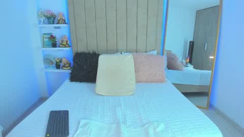 Vivian Monroe online show from January 15, 2025, 11:51 pm