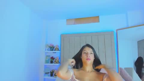 Vivian Monroe online show from February 15, 2025, 12:43 pm