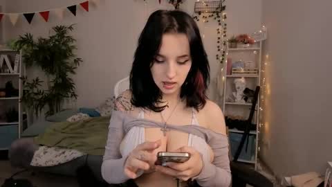 vivian_qwerty online show from December 23, 2024, 4:12 am