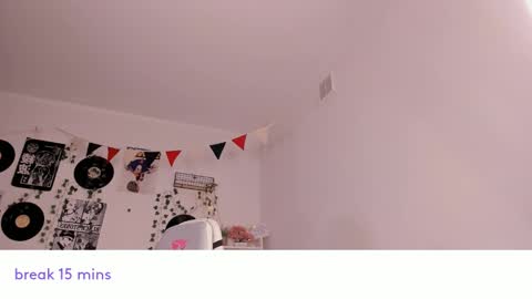 vivian_qwerty online show from February 3, 2025, 7:51 am