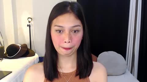 Vivian online show from December 16, 2024, 8:05 pm