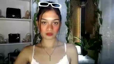 Vivian online show from January 8, 2025, 1:00 am