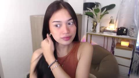 Vivian online show from September 21, 2025, 11:17 pm