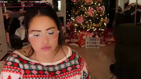 Snapshot of vivianaortega chatting on December 17, 2024, 5:29 am Vivi online show from December 17, 2024, 5:29 am