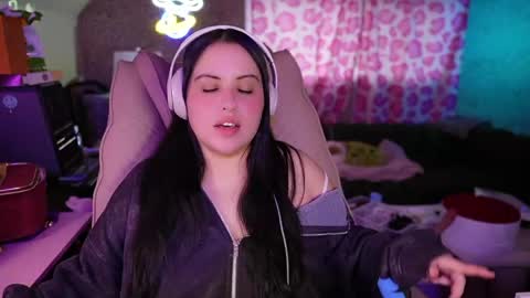 Snapshot of vivianaortega chatting on March 6, 2026, 2:35 pm Vivi online show from March 6, 2026, 2:35 pm